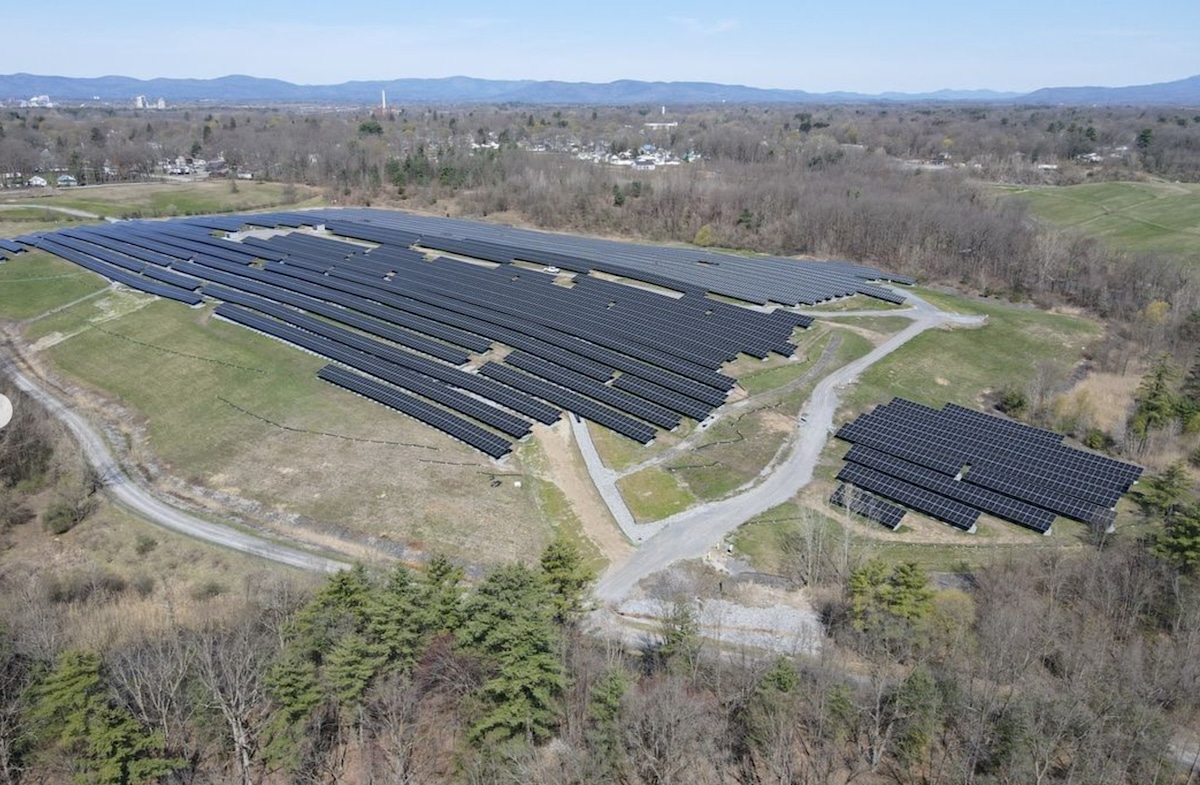 Aerial view of the community solar landfill project in Ft. Edward, New Yor